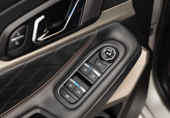 Подержанный автомобиль Exeed TXL 2023 года (17 фото)