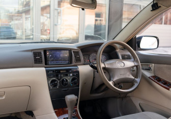 Подержанный автомобиль Toyota Corolla Sedan 2002 года (10 фото)