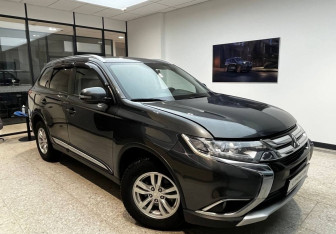 Подержанный автомобиль Mitsubishi Outlander 2017 года (4 фото)