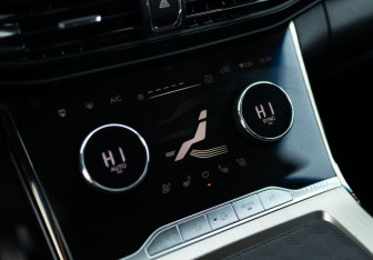 Подержанный автомобиль Exeed VX 2023 года (16 фото)