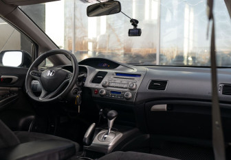 Подержанный автомобиль Honda Civic Sedan 2009 года (10 фото)