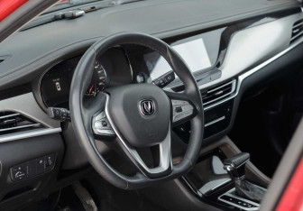 Подержанный автомобиль Changan CS35PLUS 2019 года (11 фото)