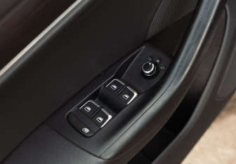 Подержанный автомобиль Audi Q3 2012 года (17 фото)