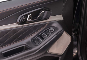 Подержанный автомобиль Exeed TXL 2023 года (17 фото)