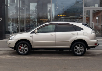 Подержанный автомобиль Lexus RX 2005 года (8 фото)
