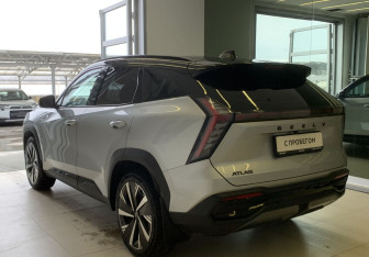 Подержанный автомобиль Geely Atlas 2024 года (6 фото)