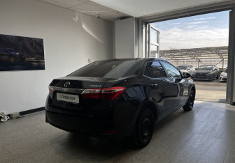 Подержанный автомобиль Toyota Corolla Sedan 2014 года (4 фото)