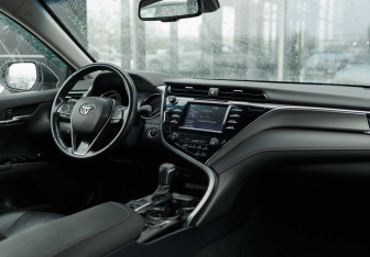 Подержанный автомобиль Toyota Camry Sedan 2020 года (10 фото)