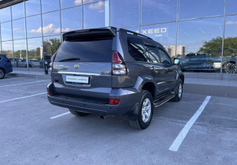 Подержанный автомобиль Toyota Land Cruiser Prado 2007 года (5 фото)