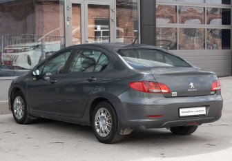 Подержанный автомобиль Peugeot 408 2013 года (7 фото)