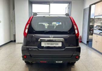 Подержанный автомобиль Nissan X-Trail 2012 года (6 фото)