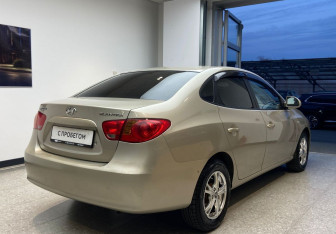 Подержанный автомобиль Hyundai Elantra Sedan 2007 года (5 фото)