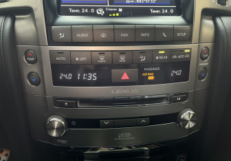 Подержанный автомобиль Lexus LX 2014 года (9 фото)