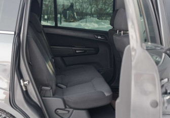 Подержанный автомобиль Opel Zafira Compactvan 2011 года (18 фото)