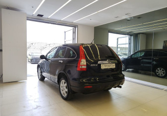 Подержанный автомобиль Honda CR-V 2007 года (6 фото)