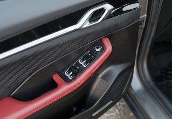 Подержанный автомобиль Geely Coolray 2024 года (16 фото)