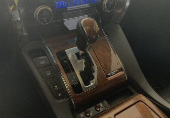 Подержанный автомобиль Toyota Alphard 2017 года (17 фото)