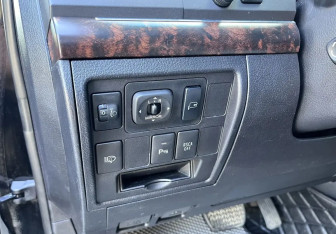 Подержанный автомобиль Toyota Land Cruiser Suv 2008 года (12 фото)