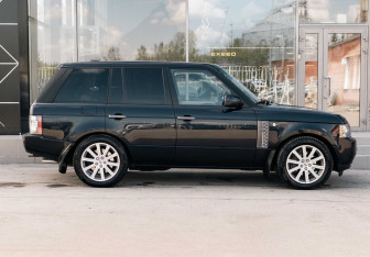 Подержанный автомобиль Land Rover Range Rover 2009 года (4 фото)
