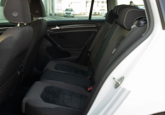 Подержанный автомобиль Volkswagen Golf Wagon 2013 года (18 фото)