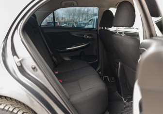 Подержанный автомобиль Toyota Corolla Sedan 2008 года (17 фото)