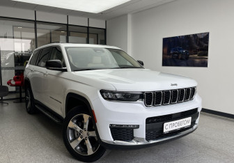 Подержанный автомобиль Jeep Grand Cherokee 2022 года (3 фото)