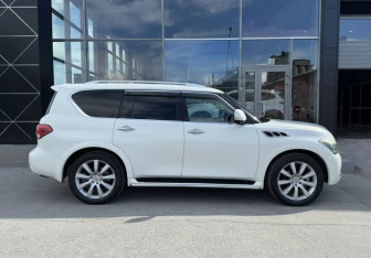 Подержанный автомобиль Infiniti QX56 2012 года (4 фото)