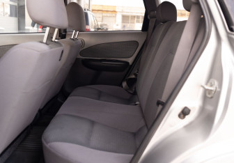 Подержанный автомобиль Nissan Wingroad 2002 года (16 фото)