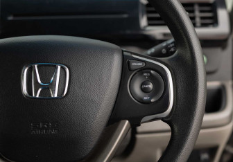 Подержанный автомобиль Honda Stepwgn 2016 года (12 фото)