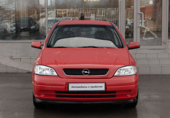 Подержанный автомобиль Opel Astra Hatchback 2002 года (2 фото)
