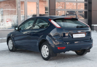 Подержанный автомобиль Ford Focus Hatchback 2011 года (7 фото)