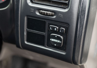 Подержанный автомобиль Toyota Caldina 2000 года (15 фото)