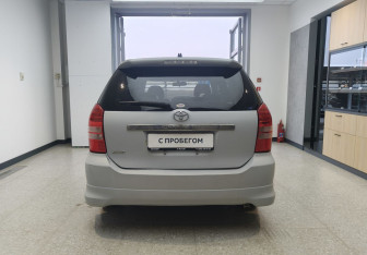 Подержанный автомобиль Toyota Wish Compactvan 2003 года (5 фото)