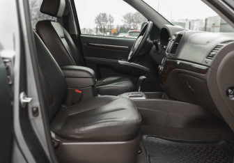 Подержанный автомобиль Hyundai Santa Fe 2012 года (19 фото)