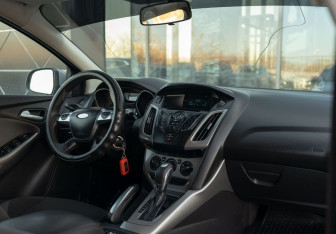 Подержанный автомобиль Ford Focus Sedan 2012 года (10 фото)