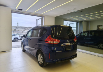 Подержанный автомобиль Honda Freed 2019 года (5 фото)