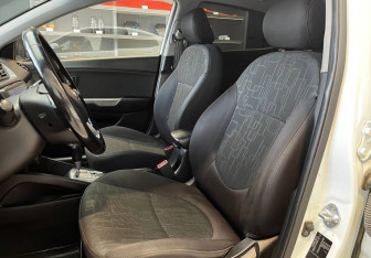 Подержанный автомобиль Kia Rio Sedan 2014 года (13 фото)