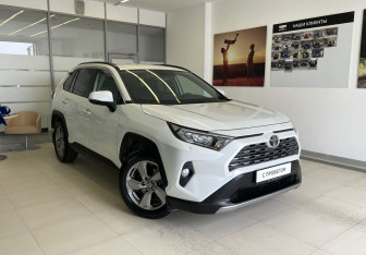Подержанный автомобиль Toyota RAV4 2020 года (3 фото)