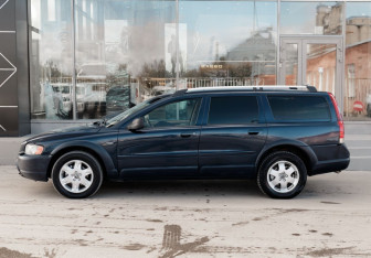 Подержанный автомобиль Volvo XC70 2001 года (8 фото)