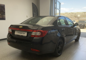 Подержанный автомобиль Chevrolet Epica 2011 года (4 фото)