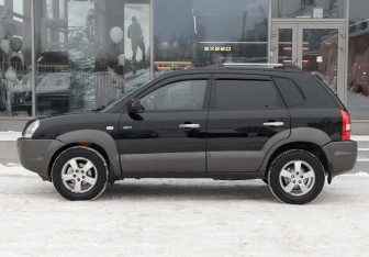 Подержанный автомобиль Hyundai Tucson 2006 года (8 фото)