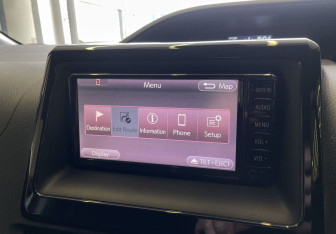 Подержанный автомобиль Toyota Noah Minivan 2017 года (15 фото)