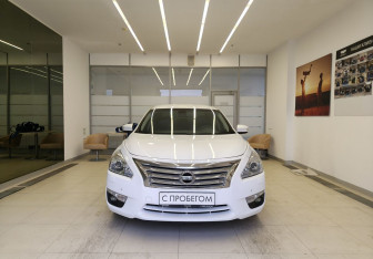 Подержанный автомобиль Nissan Teana 2014 года (2 фото)