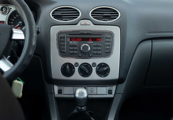 Подержанный автомобиль Ford Focus Hatchback 2011 года (12 фото)