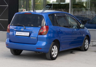 Подержанный автомобиль Toyota Corolla Spacio 2002 года (5 фото)