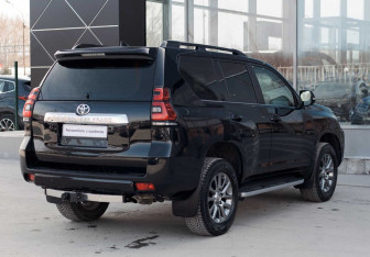 Подержанный автомобиль Toyota Land Cruiser Prado 2019 года (5 фото)