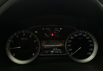 Подержанный автомобиль Nissan Sentra Sedan 2015 года (11 фото)