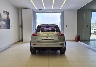 Подержанный автомобиль Nissan Juke 2012 года (5 фото)
