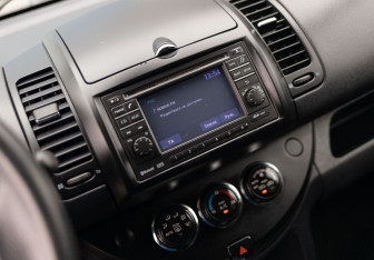 Подержанный автомобиль Nissan Note 2011 года (14 фото)