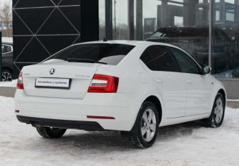 Подержанный автомобиль Skoda Octavia Liftback 2018 года (5 фото)